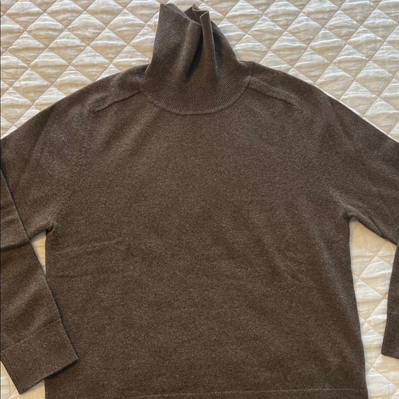 NWT Quince Cashmere Turtleneck Sweater - Picture 5 of 7